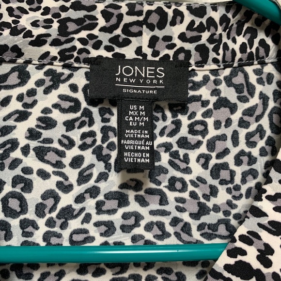 ✨JONES NY Grey Leopard Print Long Sleeve Blouse - Picture 3 of 7